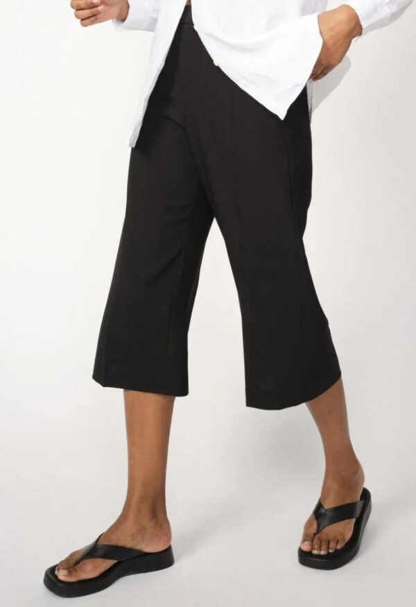 Mos mosh. Leyana Miley long shorts