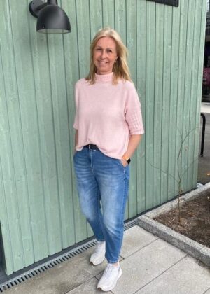 Please. Jeans med strikk i livet