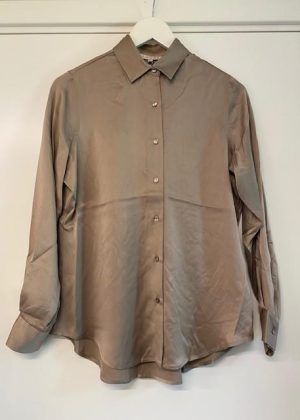 Amuse. Classic blouse