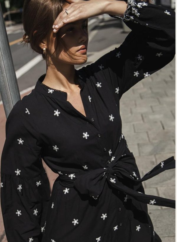Miss maya. Gabriella Dress. Sort embroderi - Bilde 2